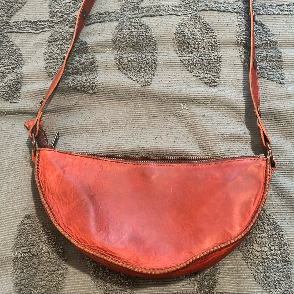 Gently used Lyons Leather Company cognac biggie bee Fanny pack.